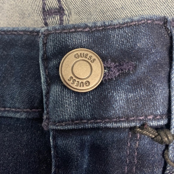 NWT Guess Mid Rise Skinny Jeans In A Size 24. - Picture 5 of 7